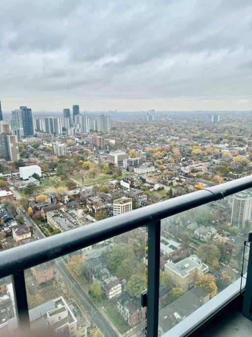 Cozy Condo Near Eatoncentre Mall Toronto Exterior photo